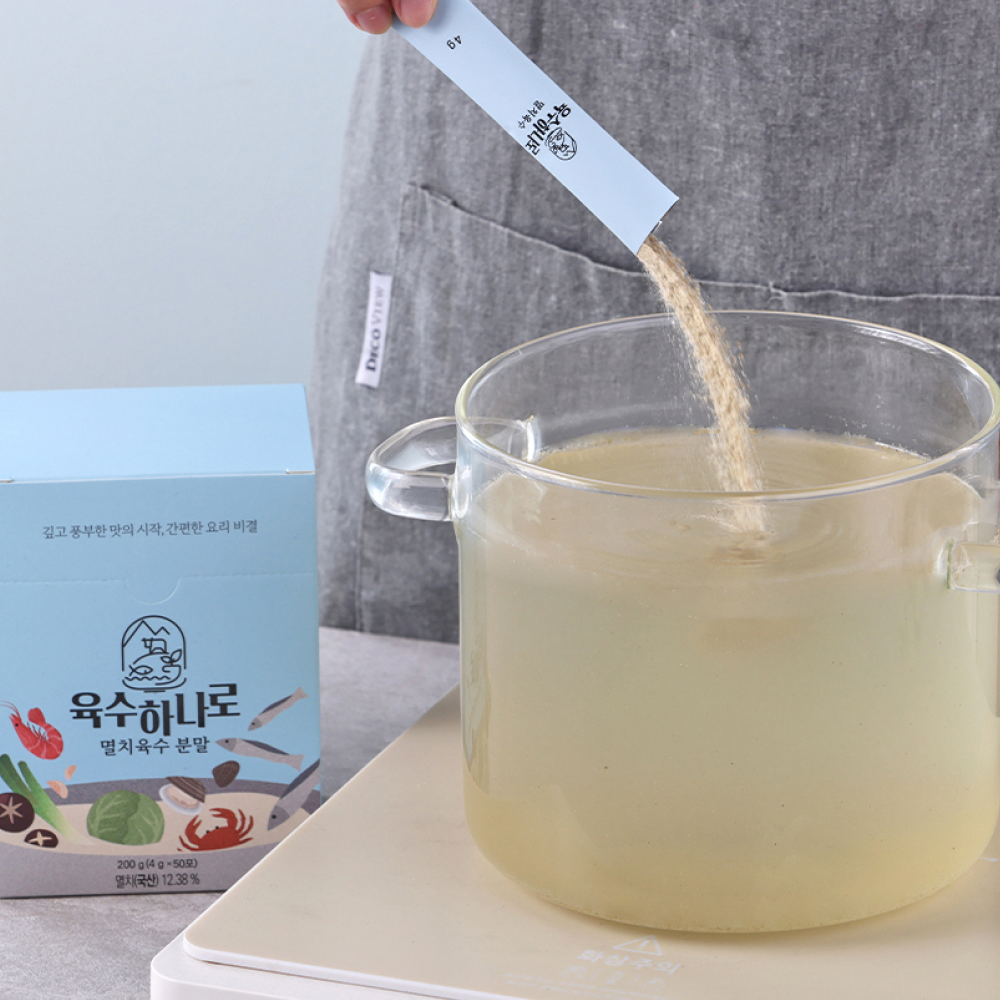 Easy Korean Broth Powder Sachet Dissolving in Hot Water – Instant Stock Base in 3 Minutes